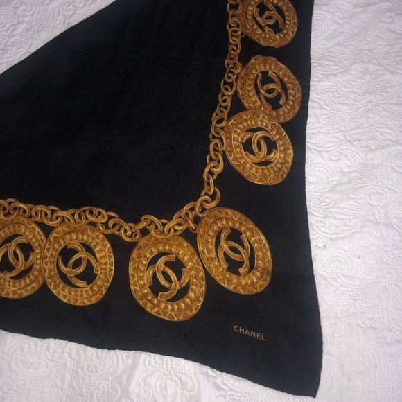 Authentic Chanel vintage scarf - Picture 3 of 11